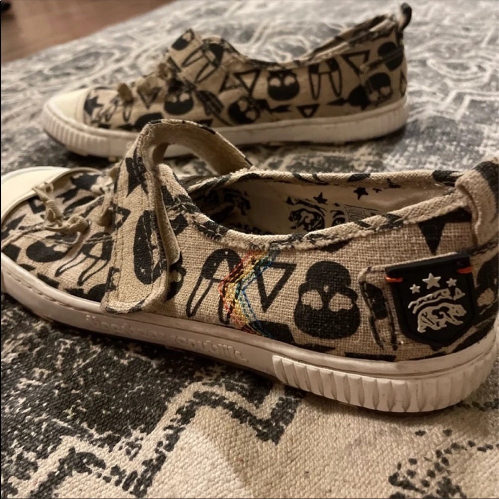 Tigerbear Republik canvas slip ons with black “rocker” print. Size 6